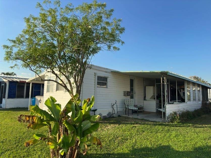 97 Lake Smart Drive Ne a Winter Haven, FL Mobile or Manufactured Home for Sale